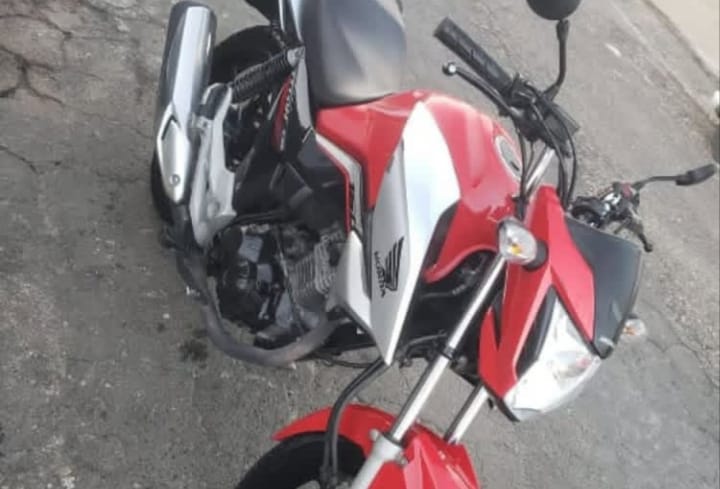 Motocicleta é furtada de madrugada na Vila Independência